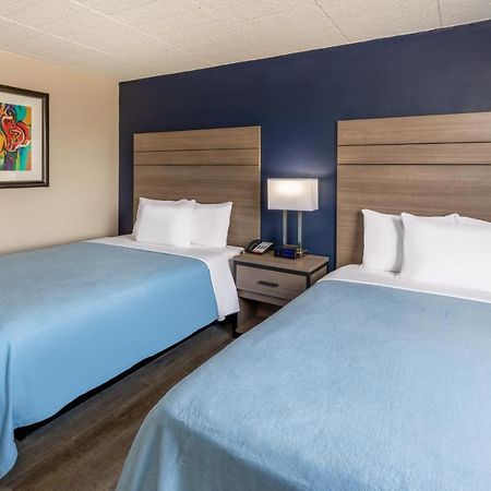 Baymont By Wyndham Laredo Hotel Eksteriør billede