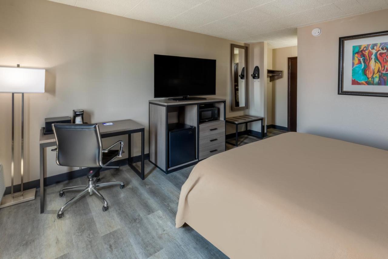 Baymont By Wyndham Laredo Hotel Eksteriør billede