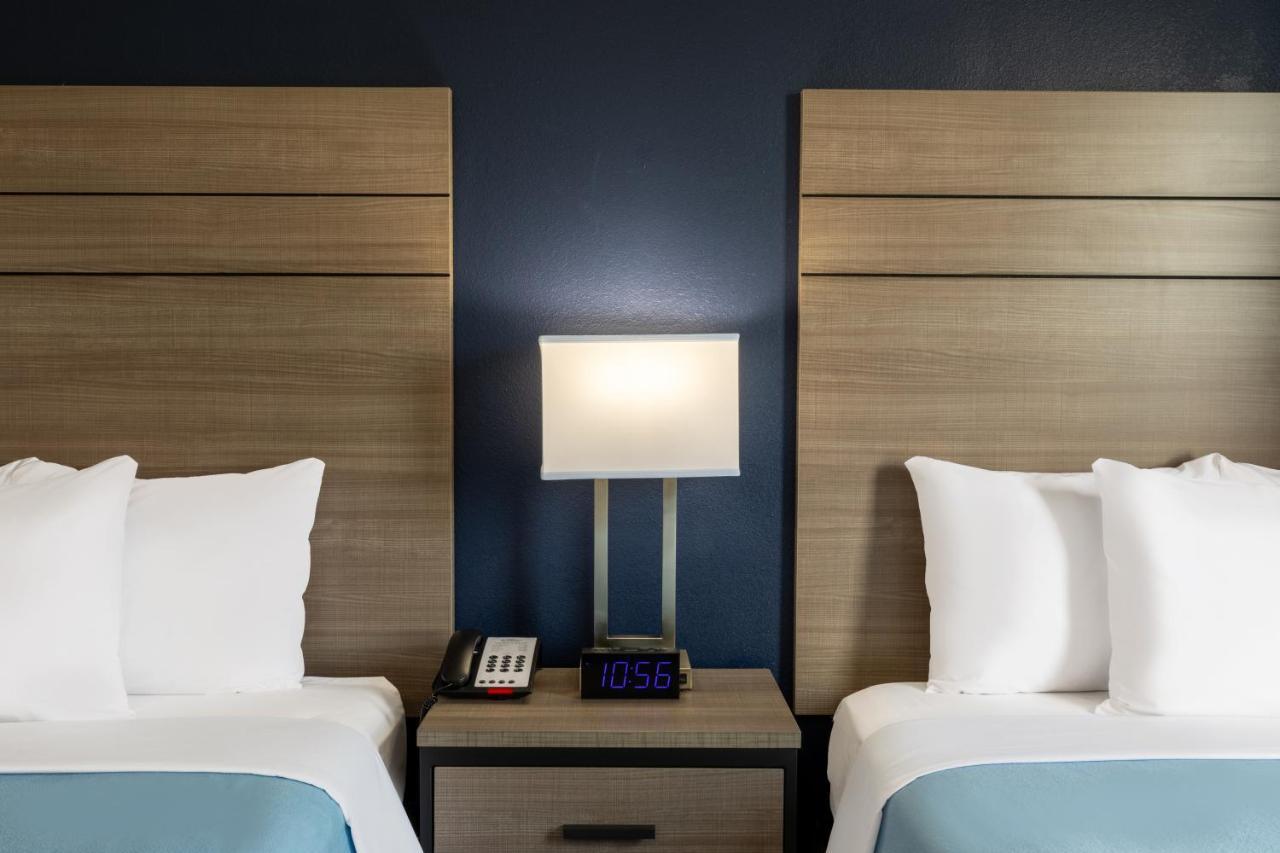 Baymont By Wyndham Laredo Hotel Eksteriør billede