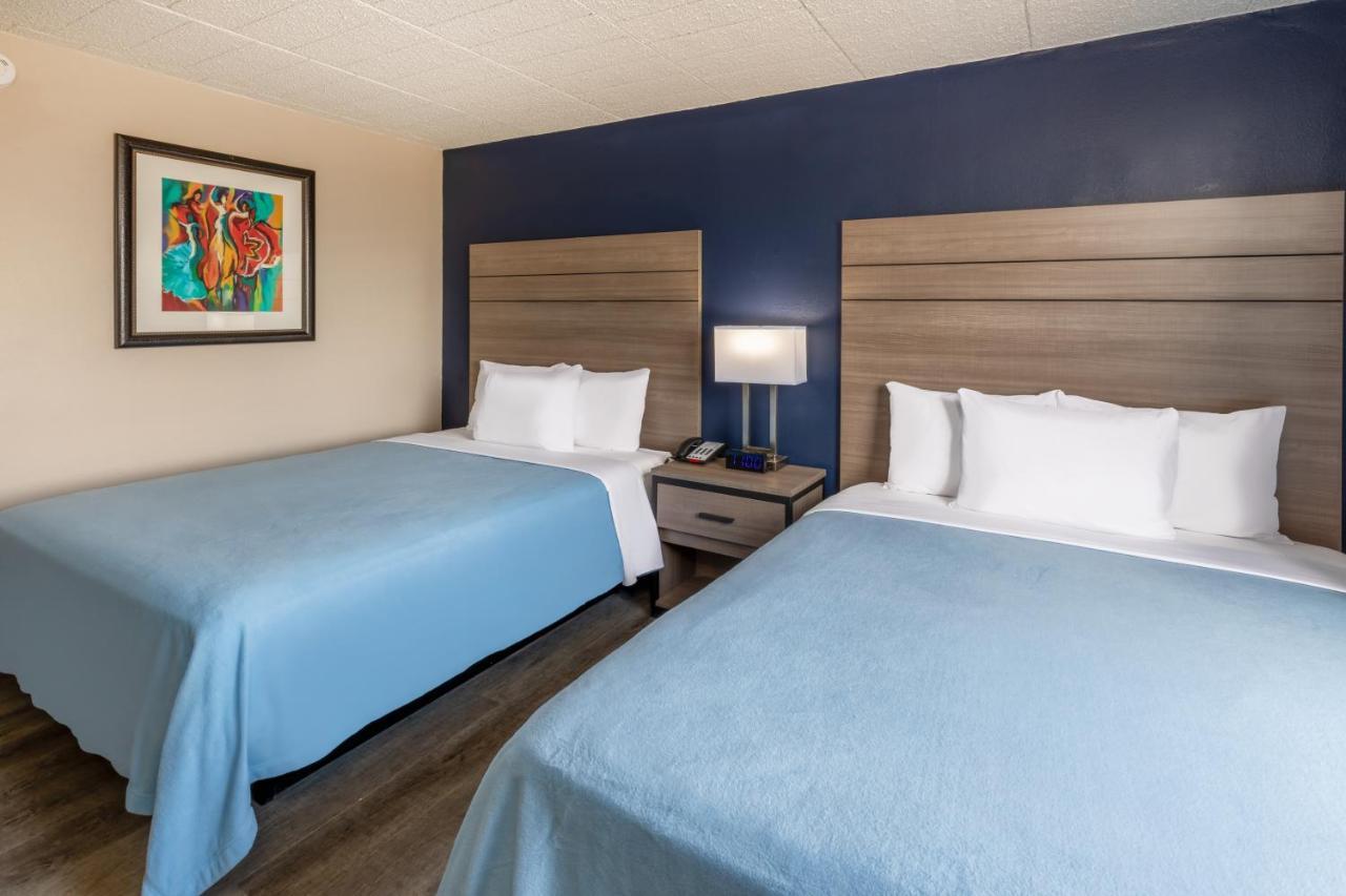 Baymont By Wyndham Laredo Hotel Eksteriør billede