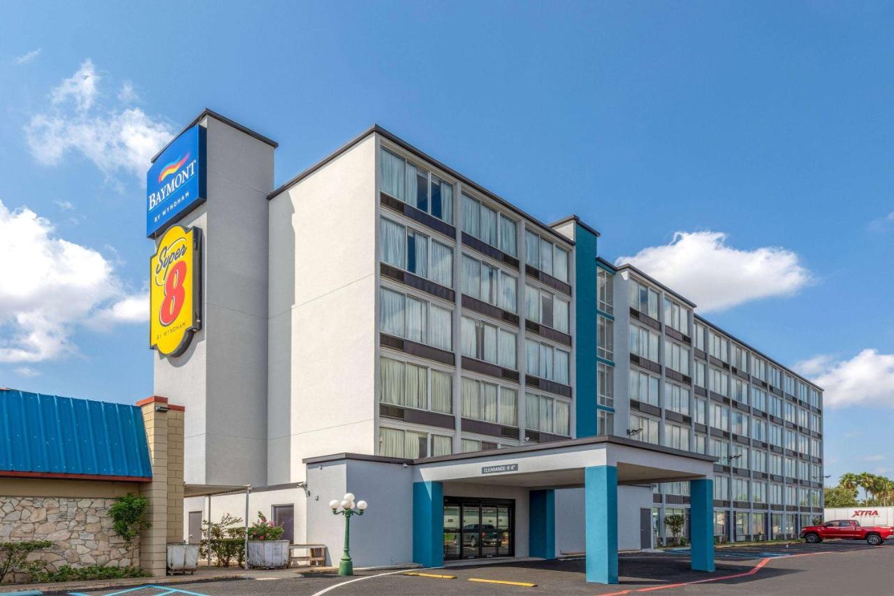 Baymont By Wyndham Laredo Hotel Eksteriør billede