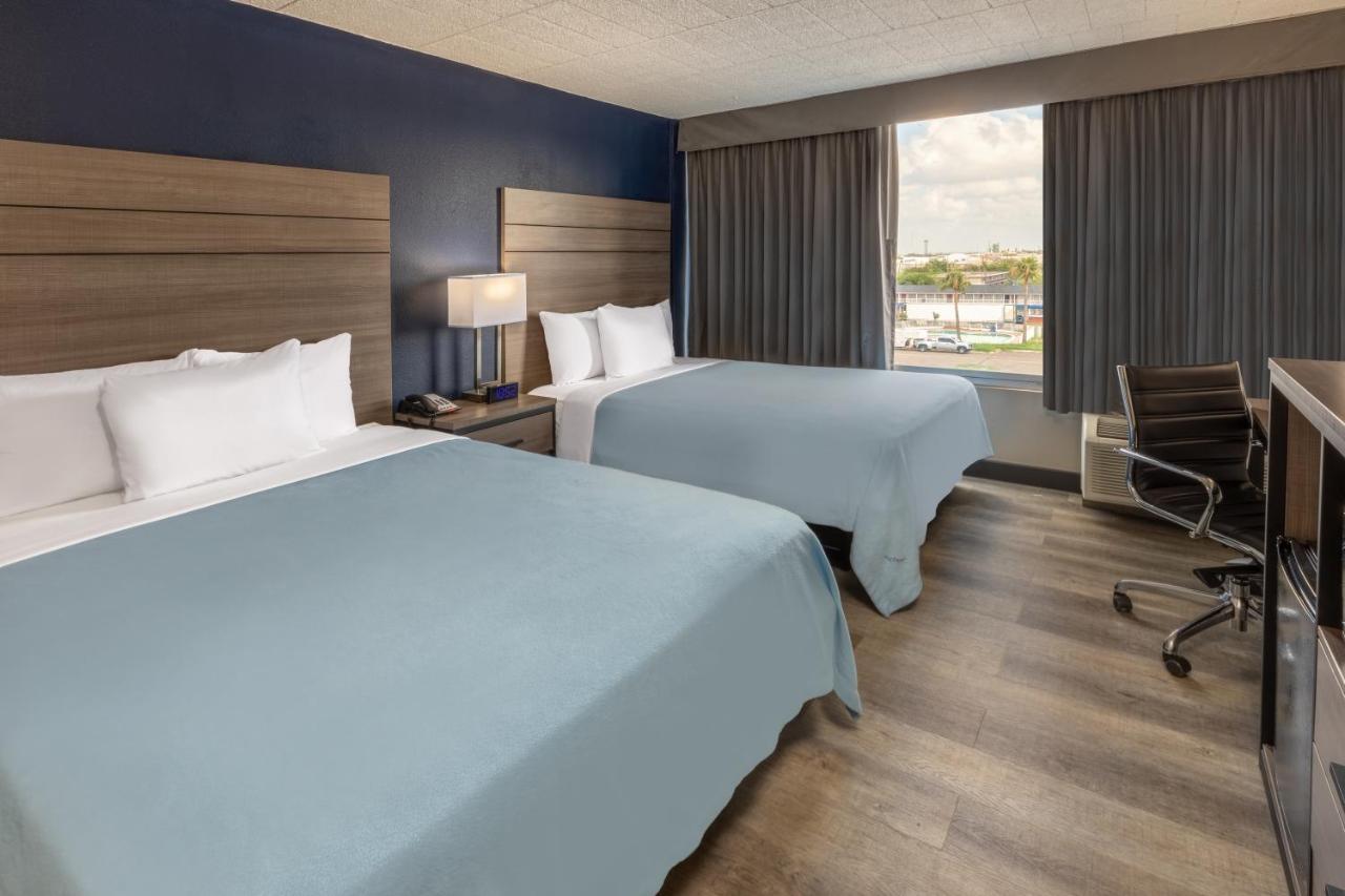 Baymont By Wyndham Laredo Hotel Eksteriør billede