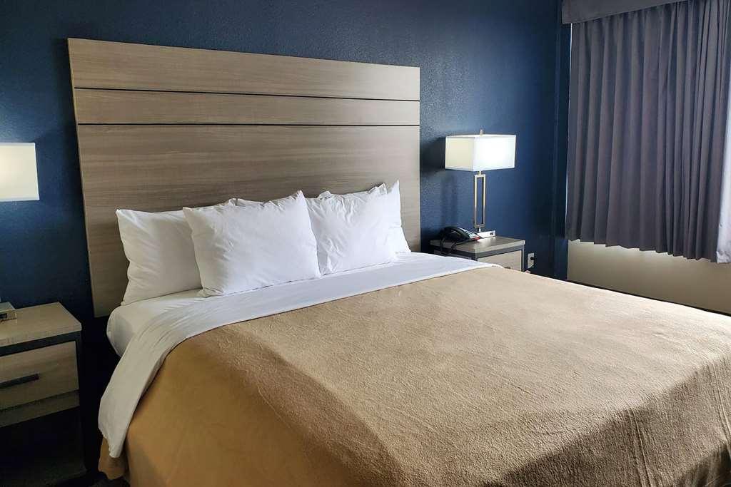 Baymont By Wyndham Laredo Hotel Værelse billede